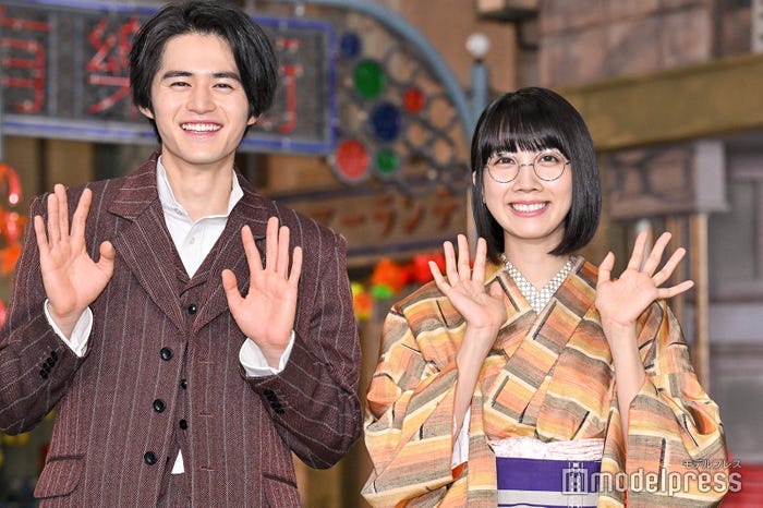 鈴鹿央士、松本穂香(C)モデルプレス