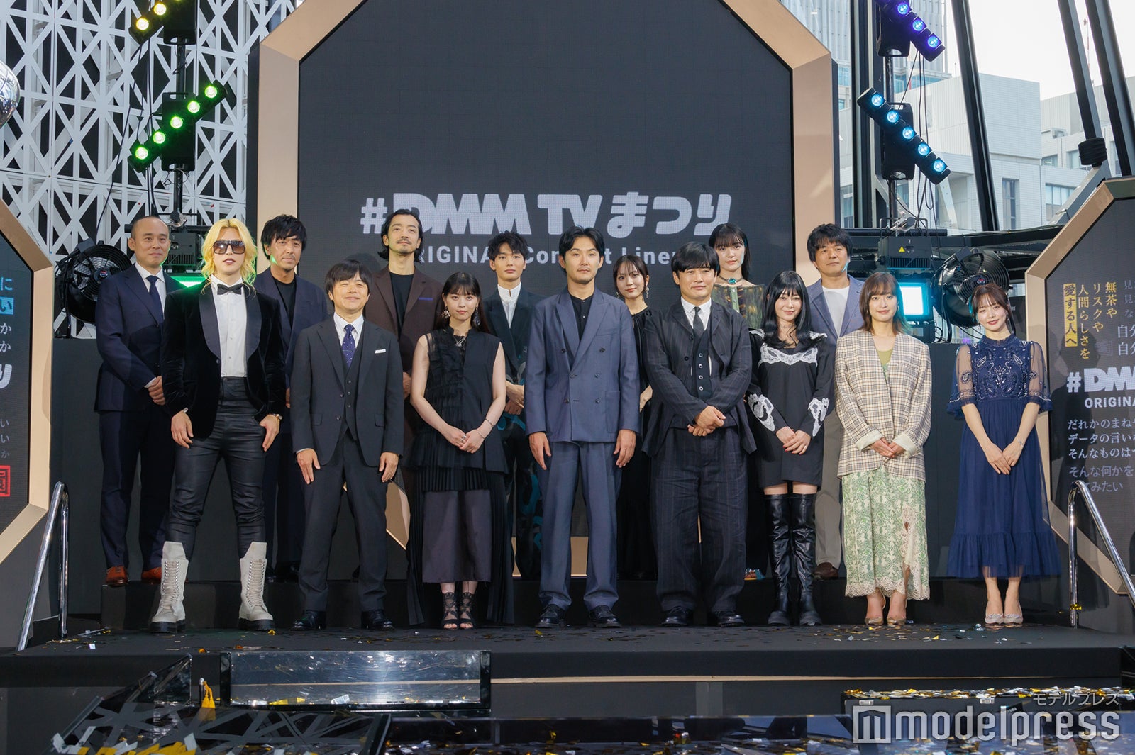 （前列左から）ROLAND、バカリズム、西野七瀬、松田龍平、劇団ひとり、真木よう子、門脇麦、森香澄（後列左から）関和亮監督、山岸聖太監督、金子ノブアキ、青木柚、伊礼姫奈、服部樹咲、橋本和明氏（C）モデルプレス