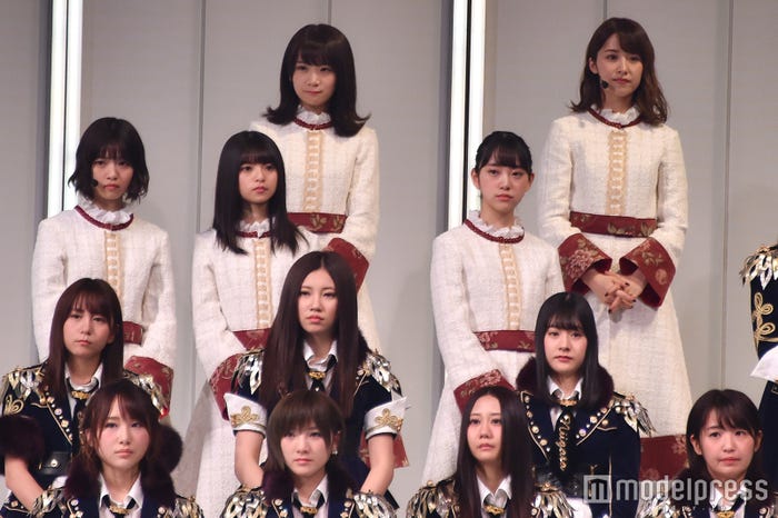 (後列左から)秋元真夏、衛藤美彩(その手前左から)西野七瀬、齋藤飛鳥、堀未央奈(C)モデルプレス