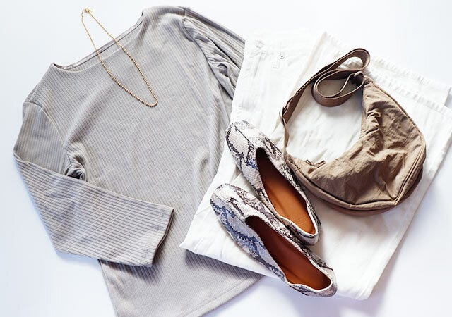 しまむら　リブトップス　白デニム　コーデ