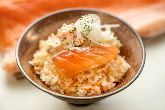 サーモンめし 300円（税込）／画像提供：縁petit