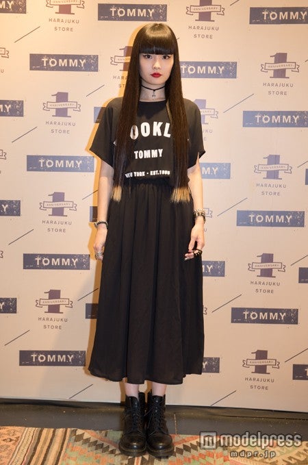 TOMMY原宿店の1周年記念イベントに登場したモデル・秋元梢