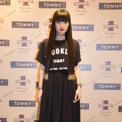 TOMMY原宿店の1周年記念イベントに登場したモデル・秋元梢