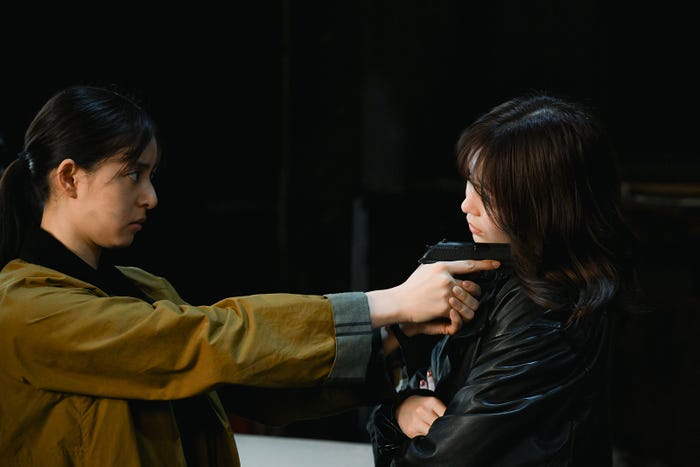 新木優子、久間田琳加「DOPE 麻薬取締部特捜課」第9話(C)TBS