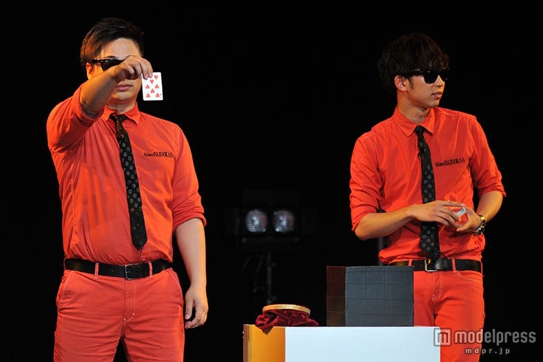 8.6秒バズーカー／ライブの様子