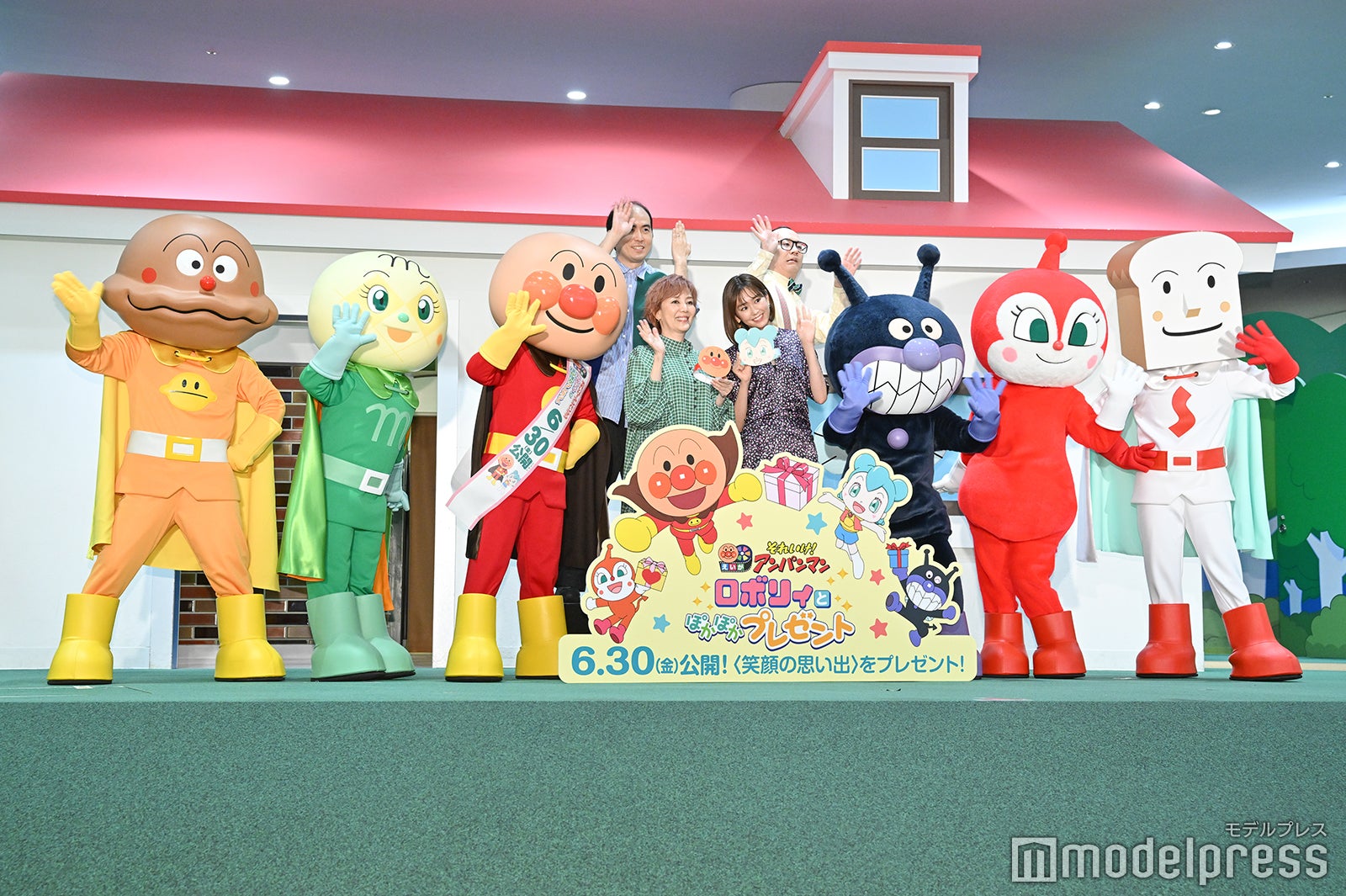 カレーパンマン、メロンパンナちゃん、アンパンマン、斎藤司、戸田恵子、桐谷美玲、たかし、ばいきんまん、ドキンちゃん、しょくぱんまん（C）モデルプレス