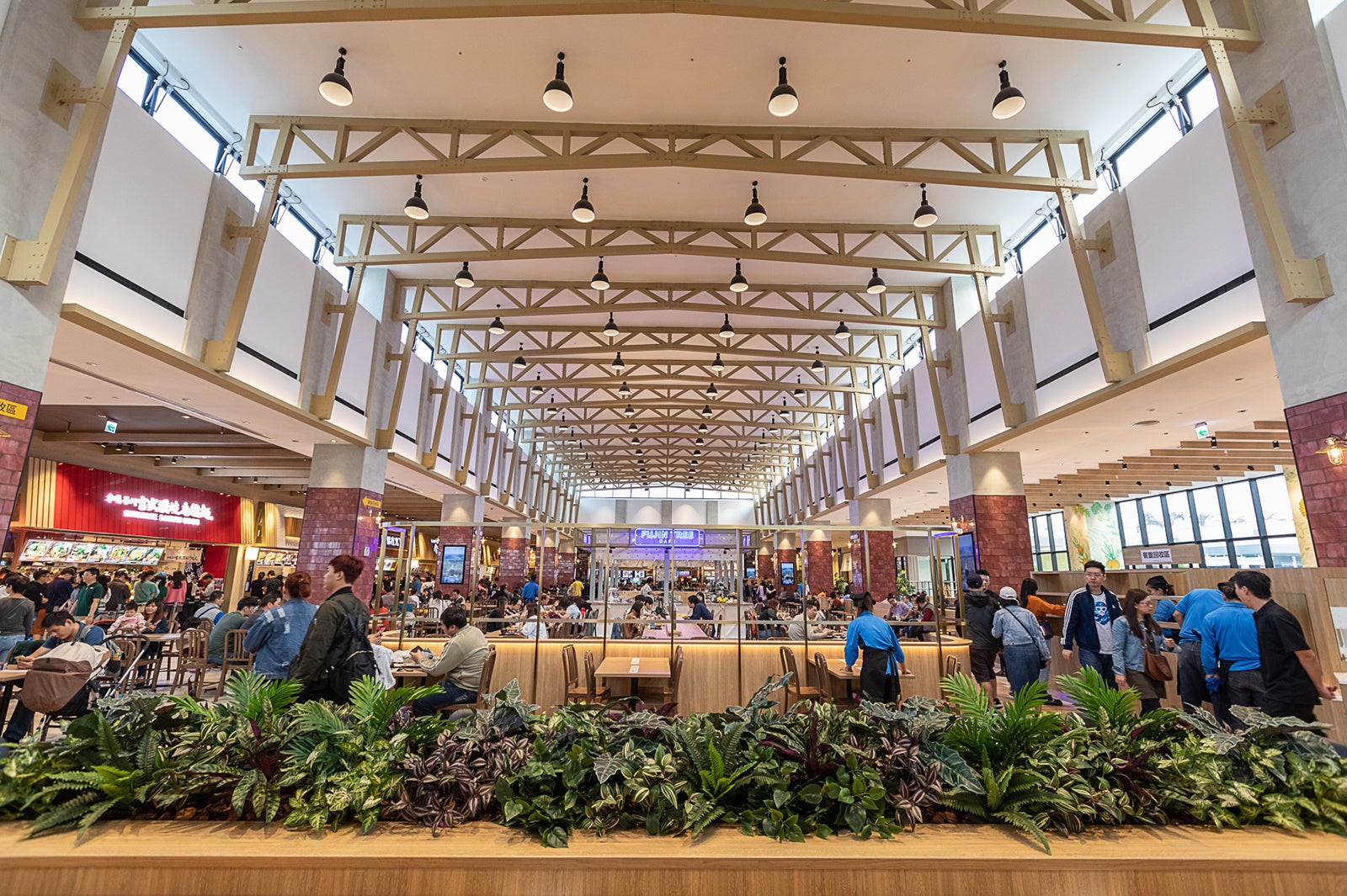 フードコート／画像提供：三井不動産