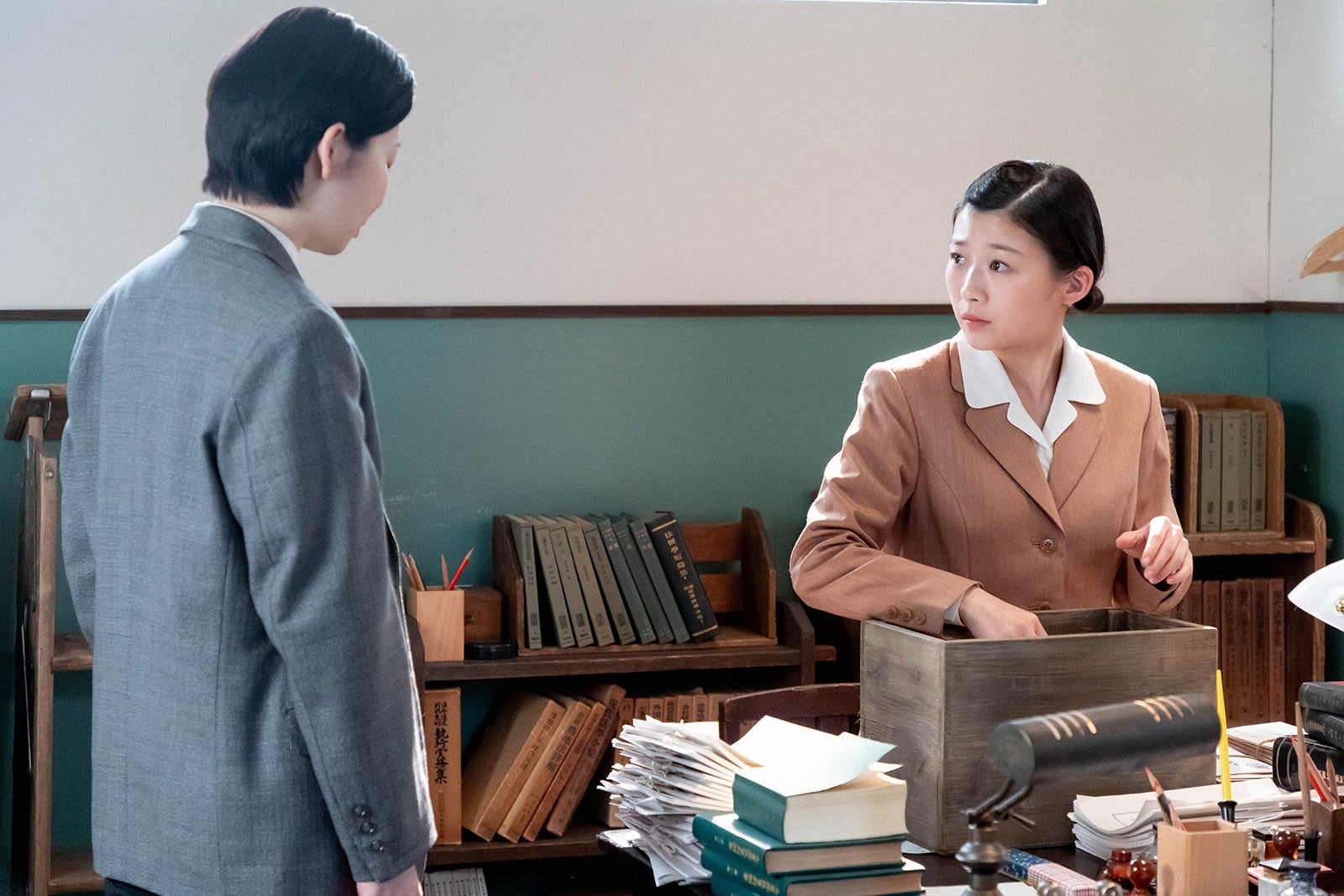 土居志央梨、伊藤沙莉「虎に翼」第37話（C）NHK