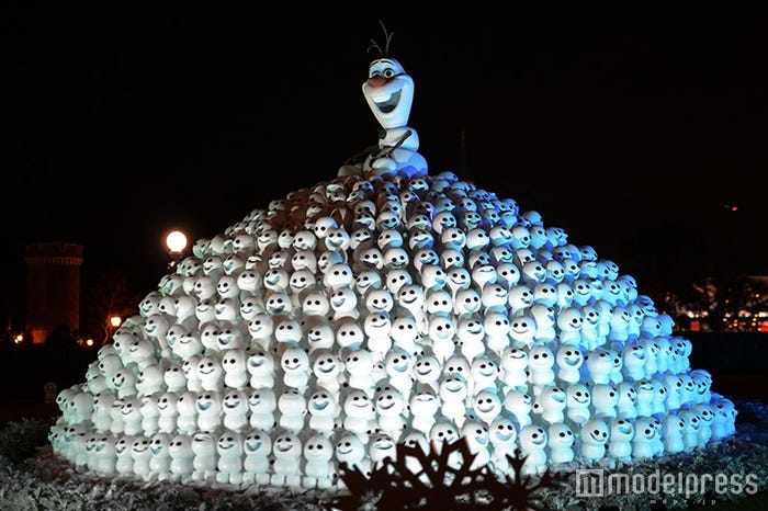 オラフとスノーギースのフォトロケーション(夜)/(C)モデルプレス