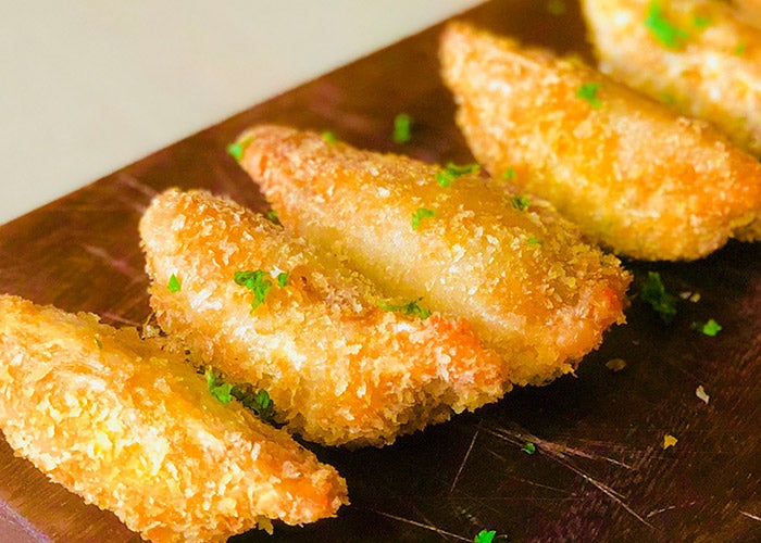 「餃子とワイン 果皮と餡」北海道産牛の濃厚味噌バター牛カツ餃子／画像提供：AATJ株式会社