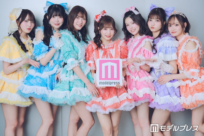 fav me(左から)瀬乃まりん、小野寺梓、丸山蘭奈、澪川舞香、中本こまり、阿部かれん、川岸瑠那(C)モデルプレス