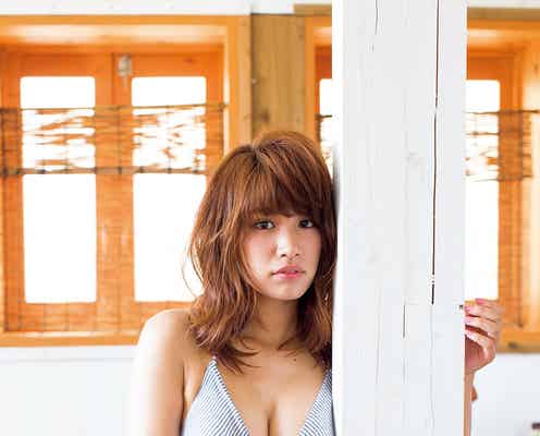 久松郁実、“戦闘服”ビキニでふっくら美バスト披露