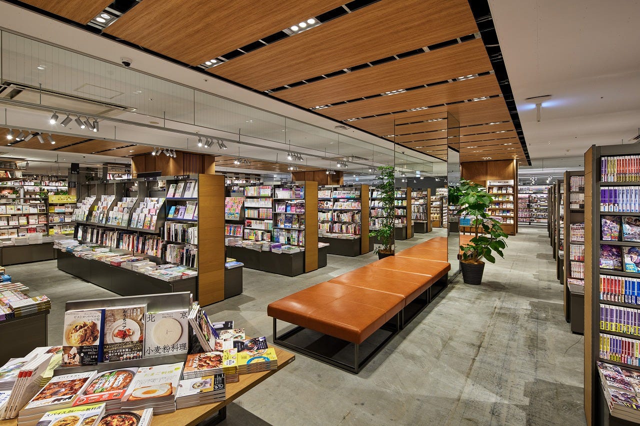 「TSUTAYA BOOKSTORE 川崎駅前店」リモートワークに便利な“シェアラウンジ”も併設