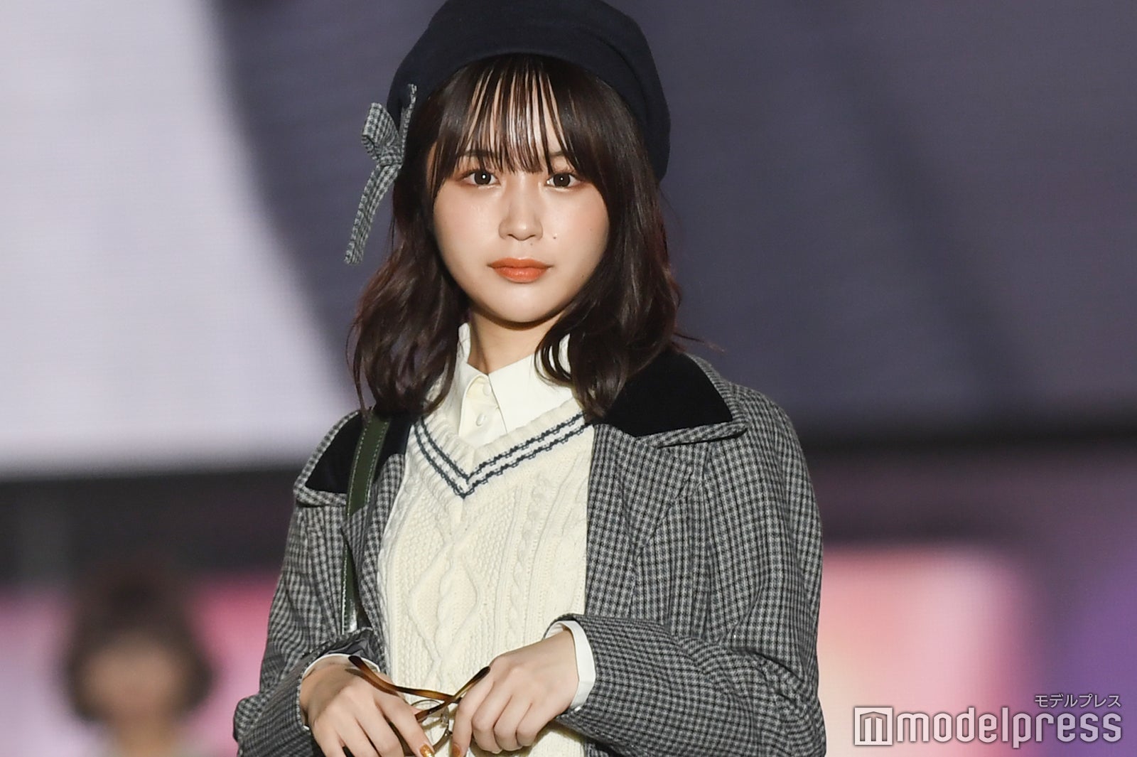 なえなの、ミニスカ姿で白肌美脚披露 プレッピールックが可憐な雰囲気＜関コレ2021A／W＞