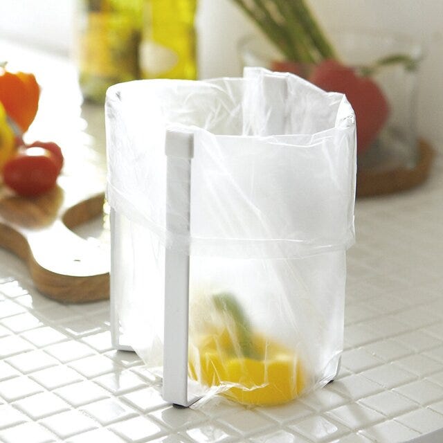 シンプルで機能的なキッチン用品 ニトリのポリ袋エコホルダー