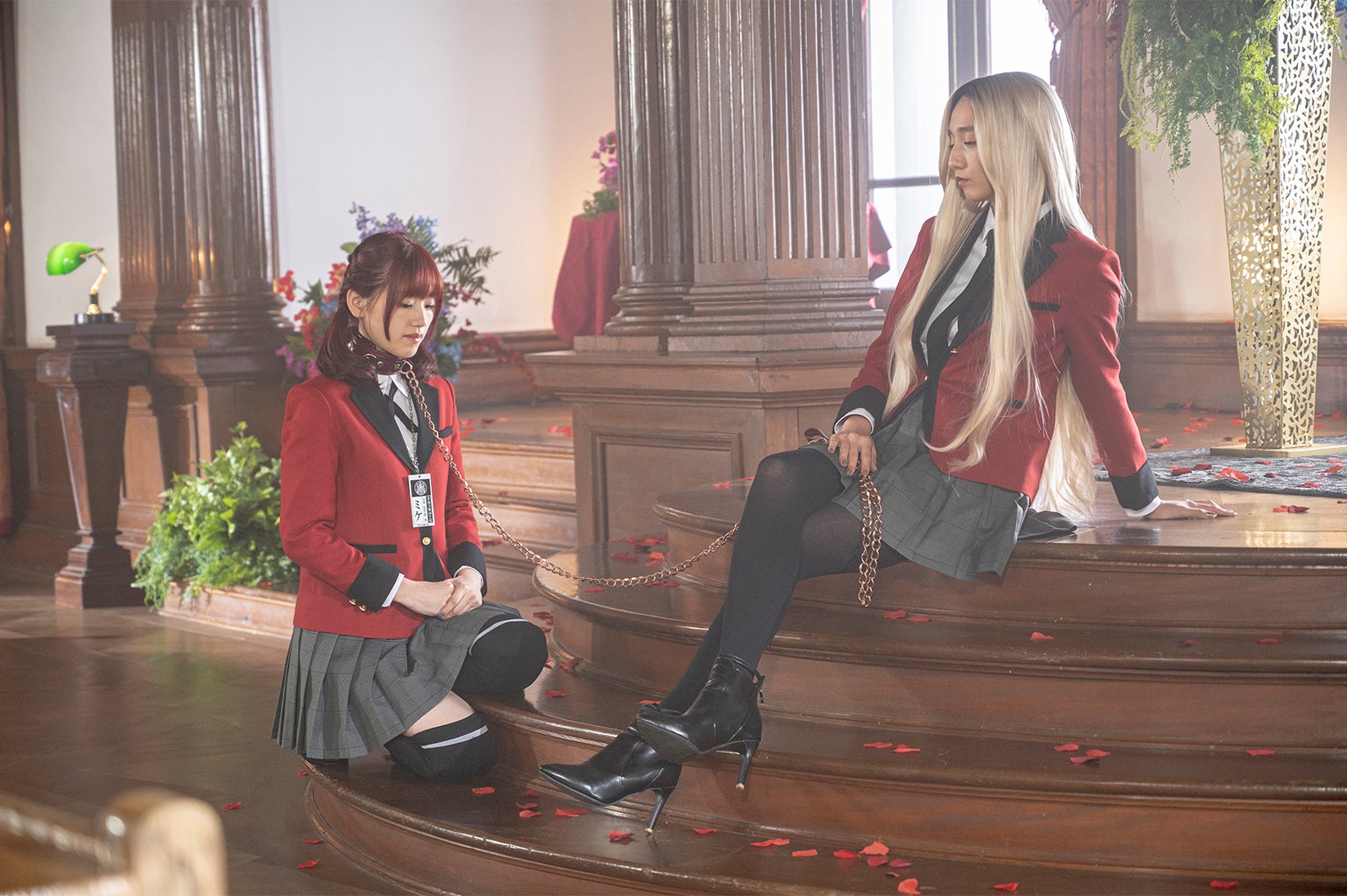 佐々木美玲、長井短／ドラマ「賭ケグルイ双」（C）河本ほむら・尚村透・斎木桂／SQUARE ENIX（C）2021 ドラマ「賭ケグルイ双」製作委員会