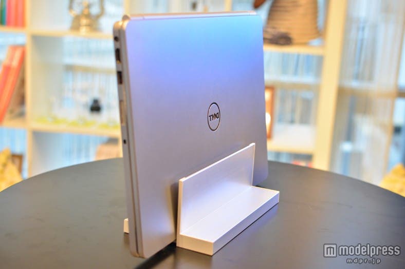 コードレスパソコンの新製品「Inspiron 14 7000 シリーズ」/立てかけての収納も可能