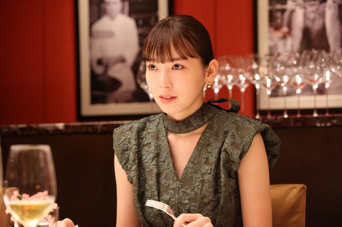 飯豊まりえ「何曜日に生まれたの」第3話より(C)ABCテレビ