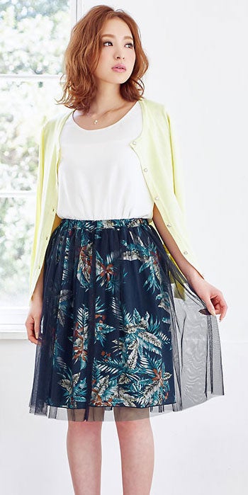 チュールレイヤードリゾート柄膝丈フレアスカート「Pierrot」2,700円（税込）