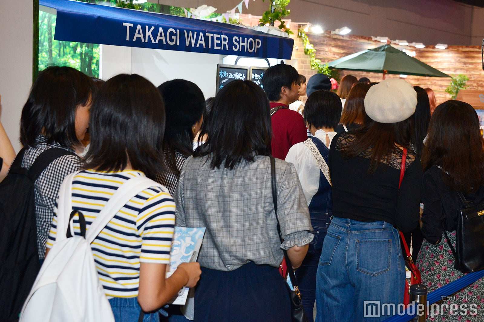 フォトスポットに長蛇の列 （C）モデルプレス