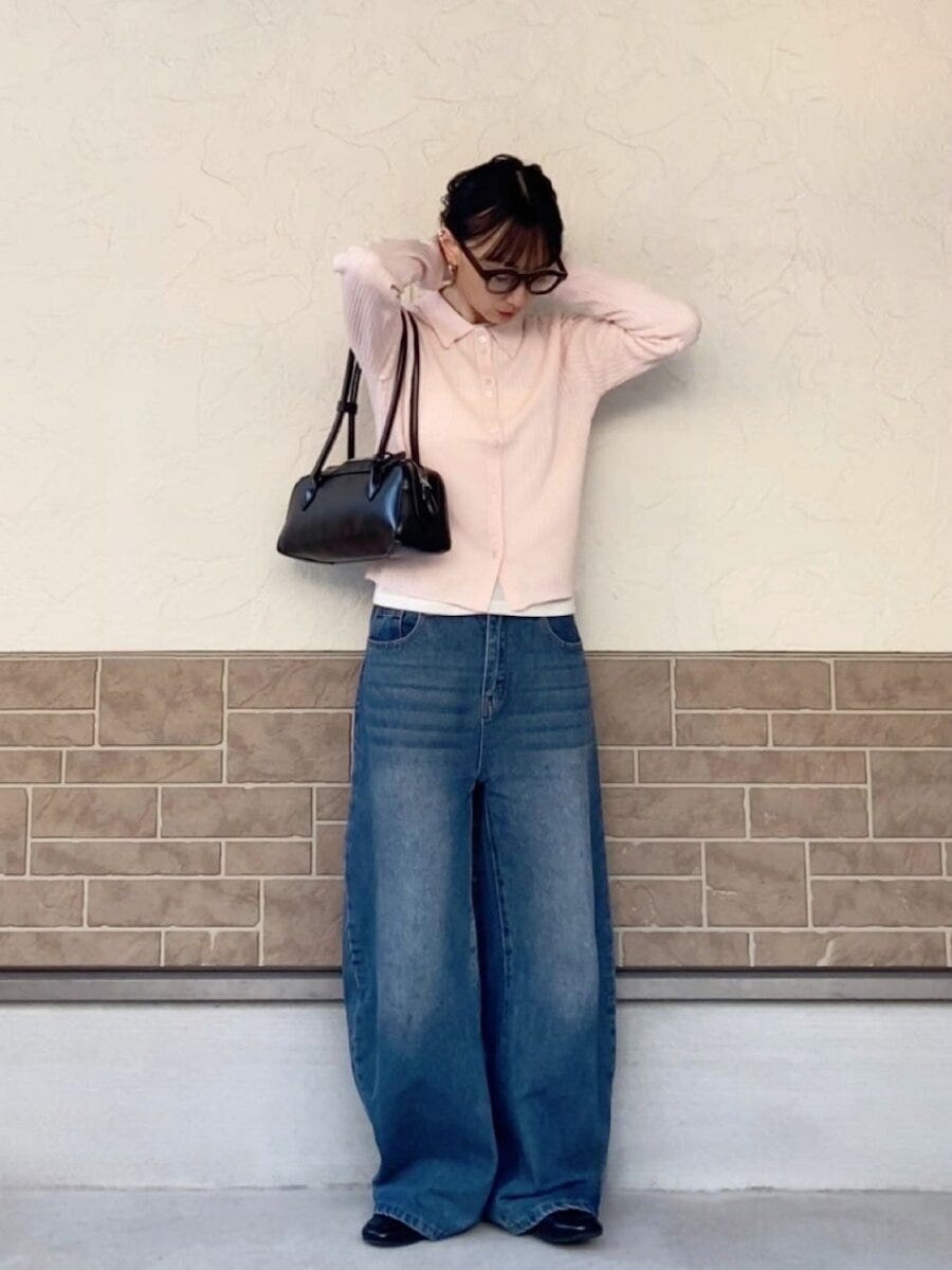 2026大人女性おすすめ春色ピンクポロニット×最旬デニム