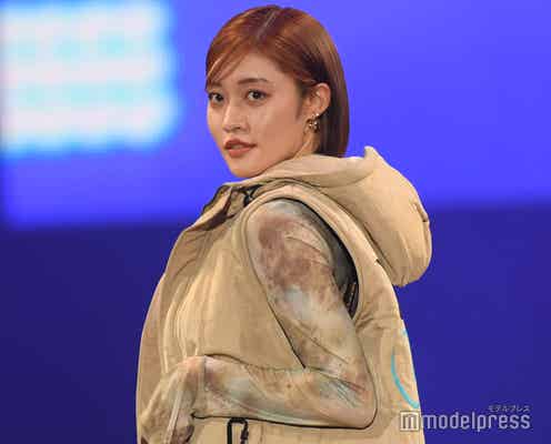 王林、ミニスカで美脚堂々披露【札幌コレクション2024SS】