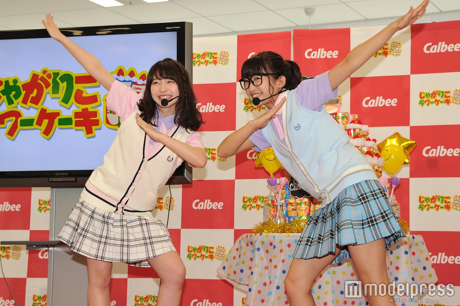 （左から）まこ、みなみ（C）モデルプレス