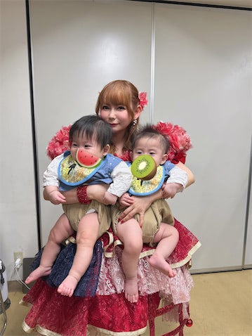中川翔子、20周年バースデーライブに双子が来場「ママの歌を聞いてもらう夢叶った」