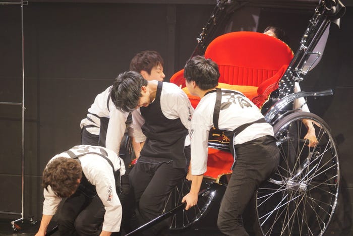 「浅草軽演劇集団・ウズイチ」の旗揚げ公演『シャフ』千秋楽の模様(提供写真)