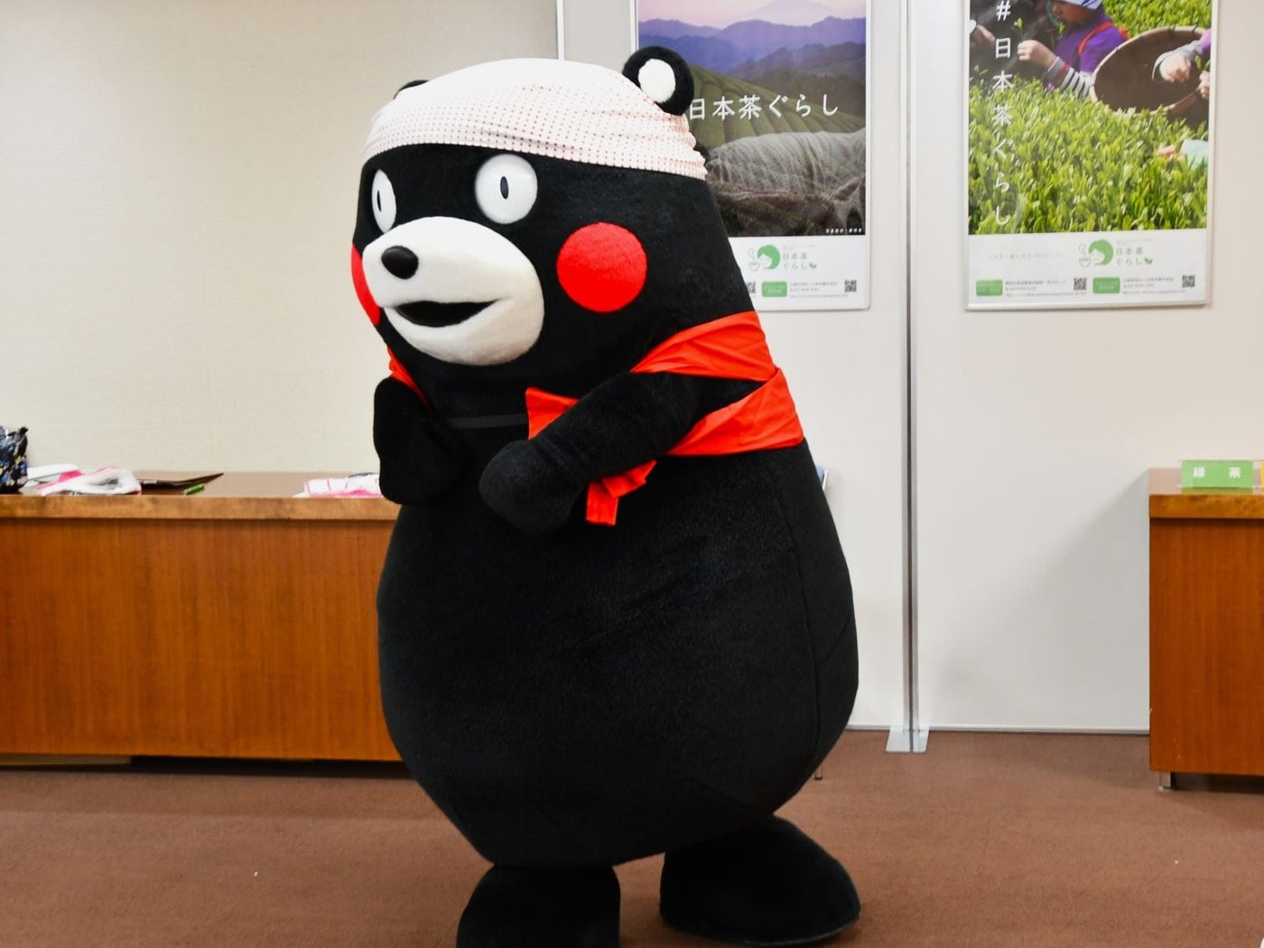 茶摘みの衣裳で＝8月8日、東京都千代田区