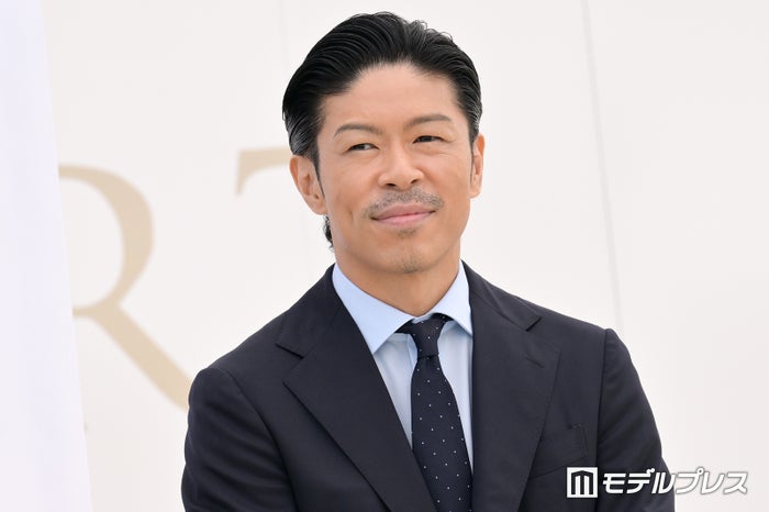 EXILE松本利夫、息子抱きかかえ笑顔 仲良し親子ショットに反響「大きくなってる」「ほっこり」