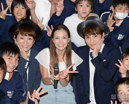 土屋アンナ、福島の中学校にサプライズ訪問 夢を叶えるメッセージを贈る