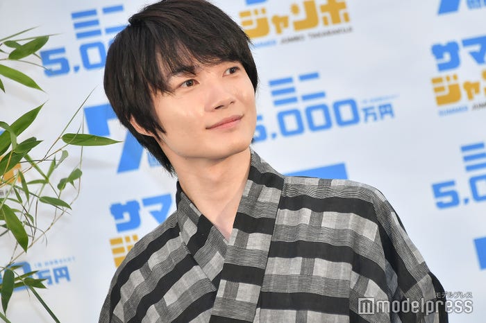 黒髪の神木隆之介(C)モデルプレス