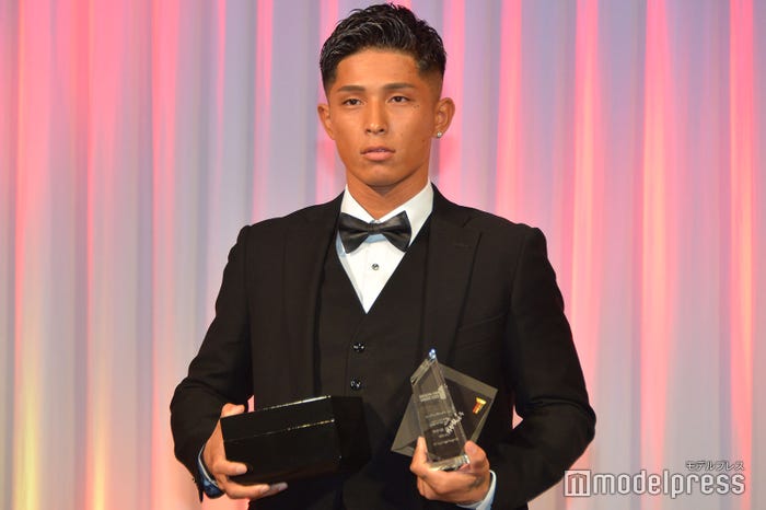 「GET OVER賞~逆境を乗り越えた方へ~」を受賞した外枦保尋斗(C)モデルプレス