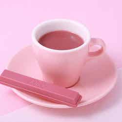 天然ピンクチョコレート「ルビー」が飲むスイーツに変身／画像提供：ネスレ日本株式会社