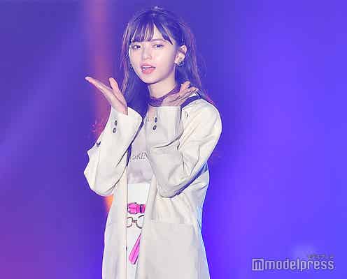 乃木坂46齋藤飛鳥、両手投げキスで観客ノックアウト “ポンポン遊び”にも黄色い声<TGC熊本2019>