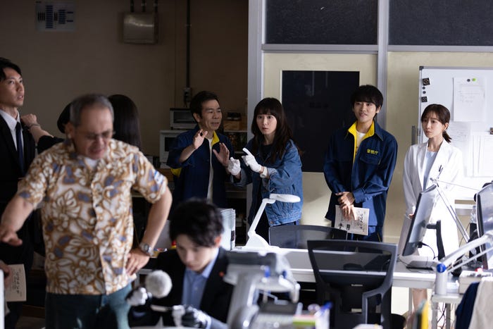 (左から)マギー、松岡茉優、泉澤祐希、田中みな実「ギークス~警察署の変人たち~」第9話より(C)フジテレビ