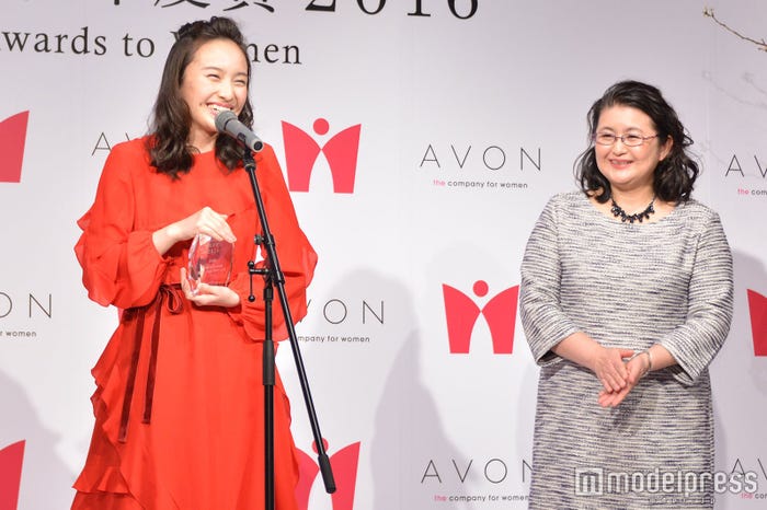 百田夏菜子、原林麻奈ドラマ番組部チーフ・プロデューサー (C)モデルプレス