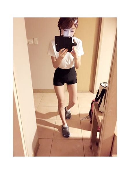 鈴木奈々の全身ショット/オフィシャルブログ(LINE)より