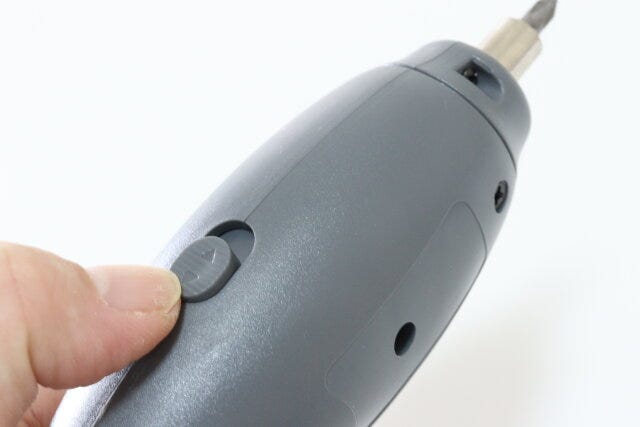 電動ドライバー　正逆切り替えスイッチ