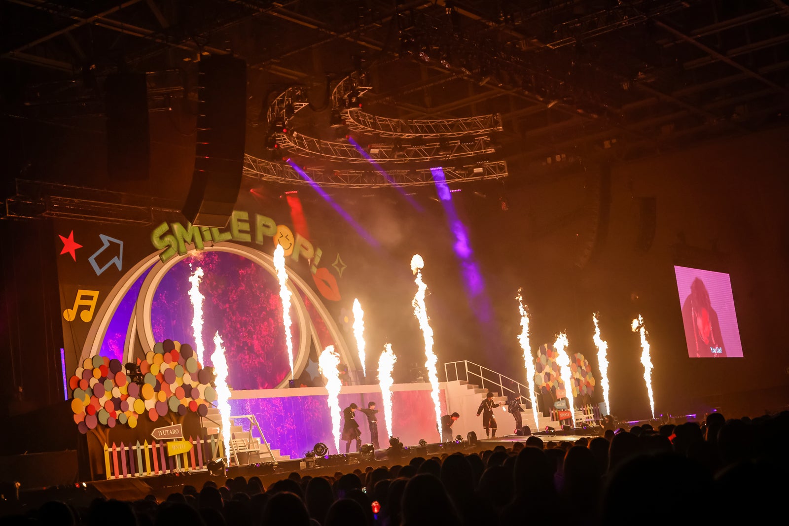 M!LK（撮影：笹森健一、小坂茂雄、高橋まりな）