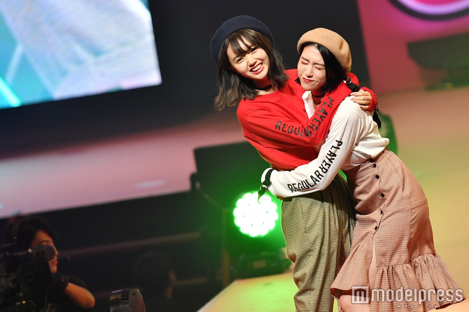 江野沢愛美＆三吉彩花（C）モデルプレス