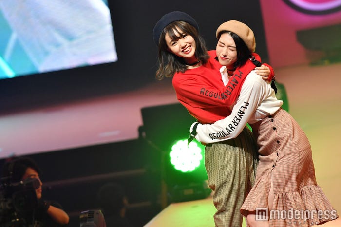 江野沢愛美&三吉彩花(C)モデルプレス