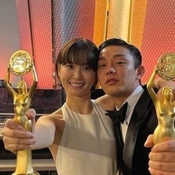 ユ アインとチョン ユミが仲良し2ショット 人気賞受賞をお祝い モデルプレス ユ アインとチョン ユミが仲良し2ショット 人気賞受賞をお祝い モデルプレス