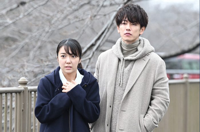 上白石萌音、佐藤健/「恋はつづくよどこまでも」第9話より(C)TBS