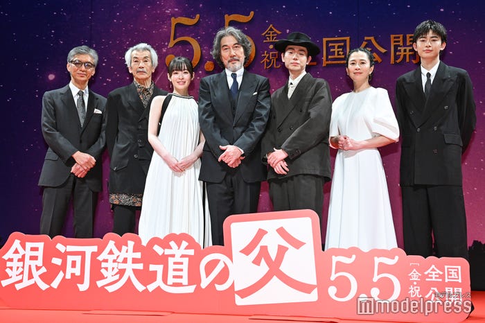 (左から)成島出監督、田中泯、森七菜、役所広司、菅田将暉、坂井真紀、豊田裕大(C)モデルプレス