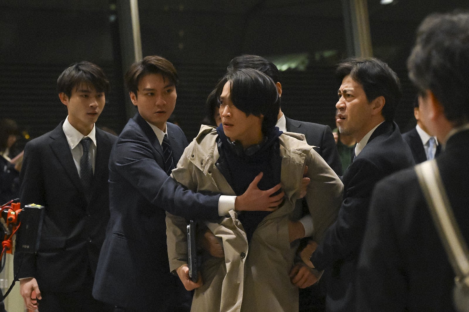 高崎俊吾、味方良介、オクイシュージ「キャスター」第2話（C）TBS