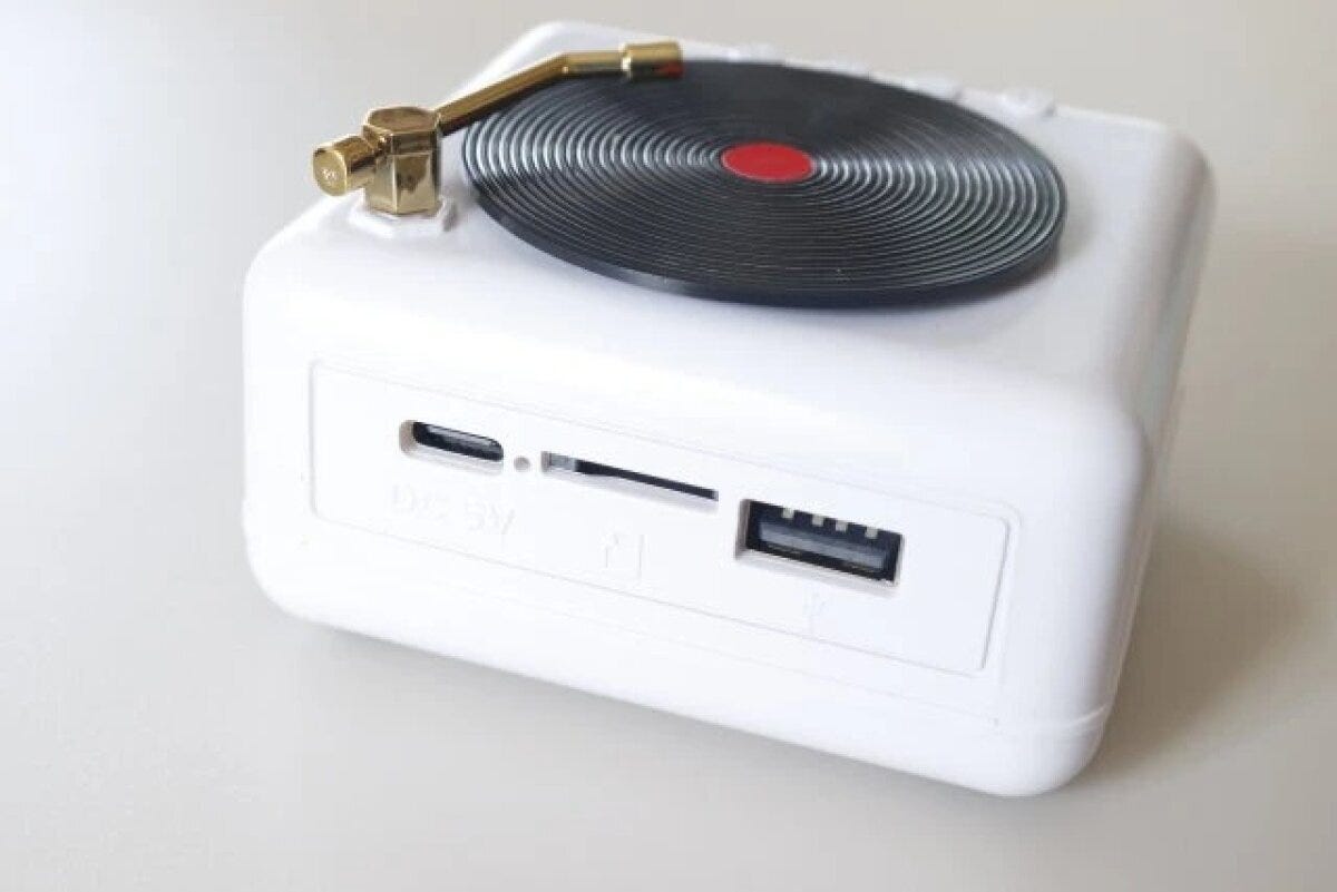 ダイソー　レトロスピーカー（レコードプレーヤー型）　充電タイプ