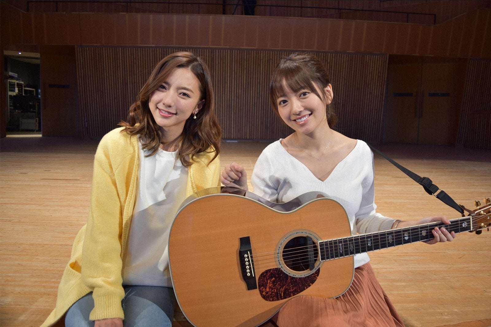 真野恵里菜、弾き語りに感動の涙　冬の軽井沢を女子旅