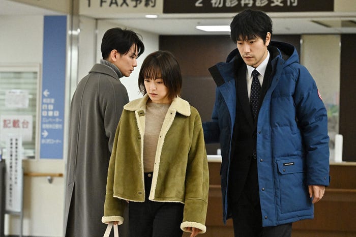 佐藤健、井上真央、松山ケンイチ/ 「100万回 言えばよかった」第2話より(C)TBS